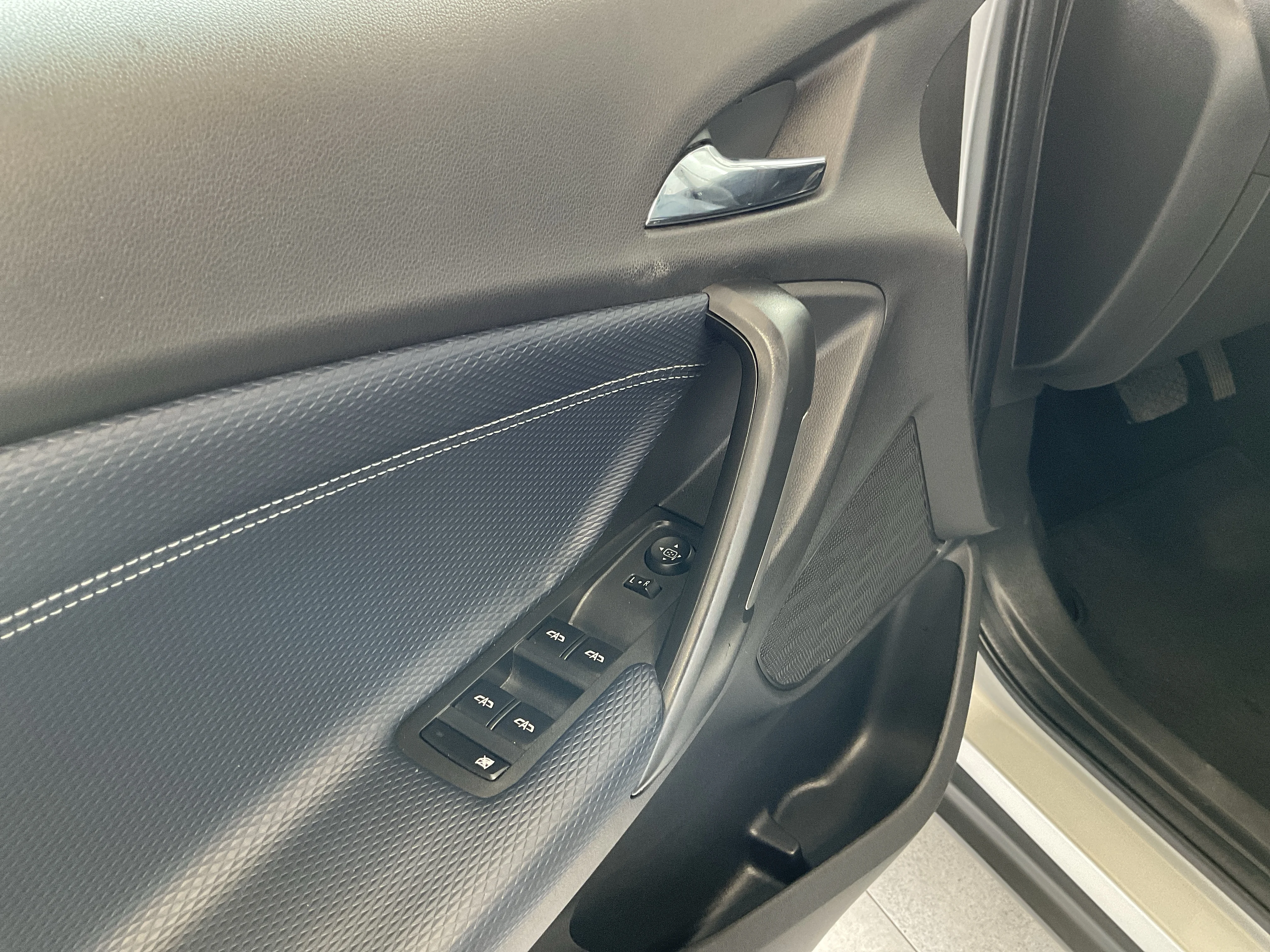 Interior 5