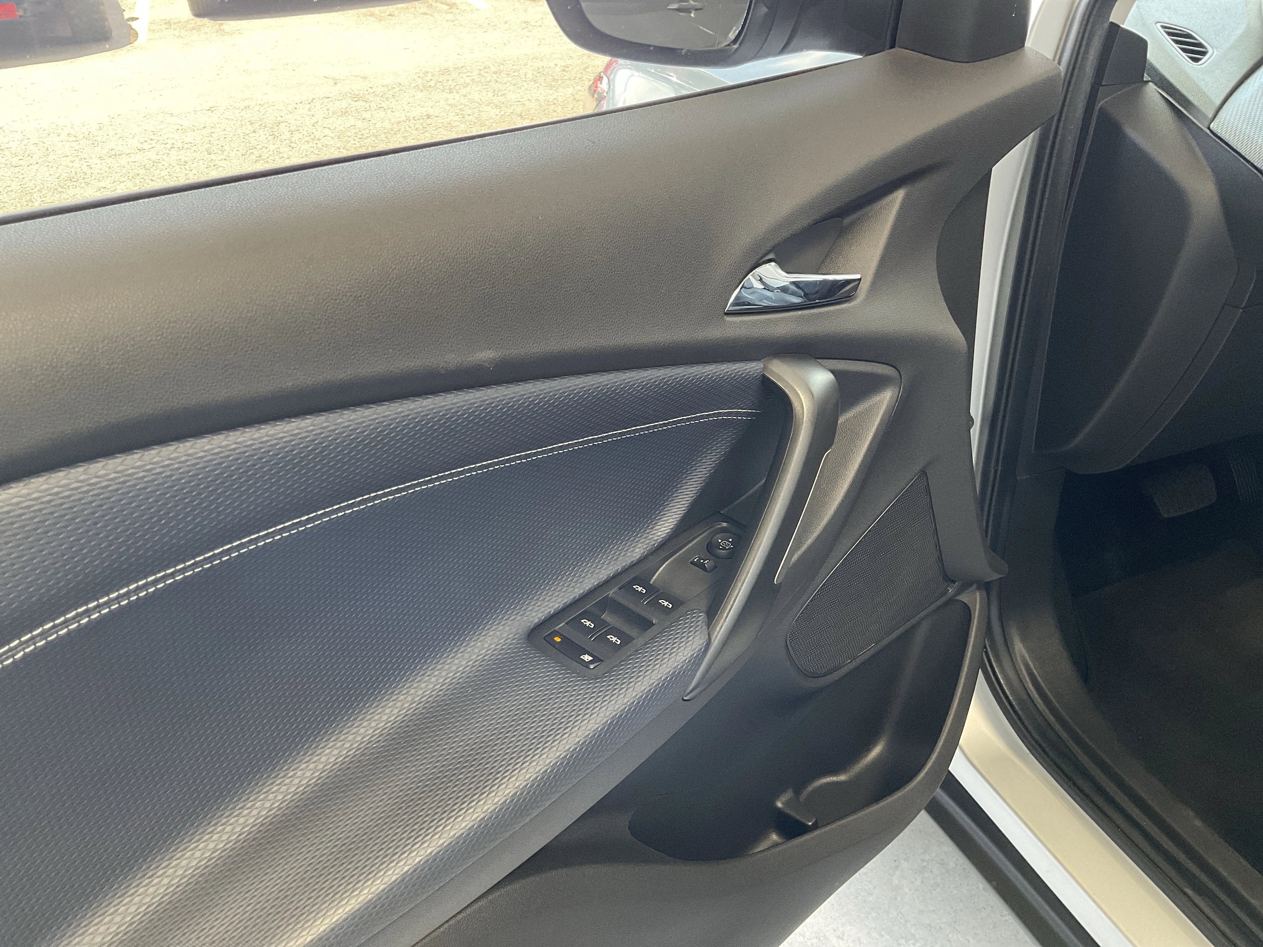 Interior 5