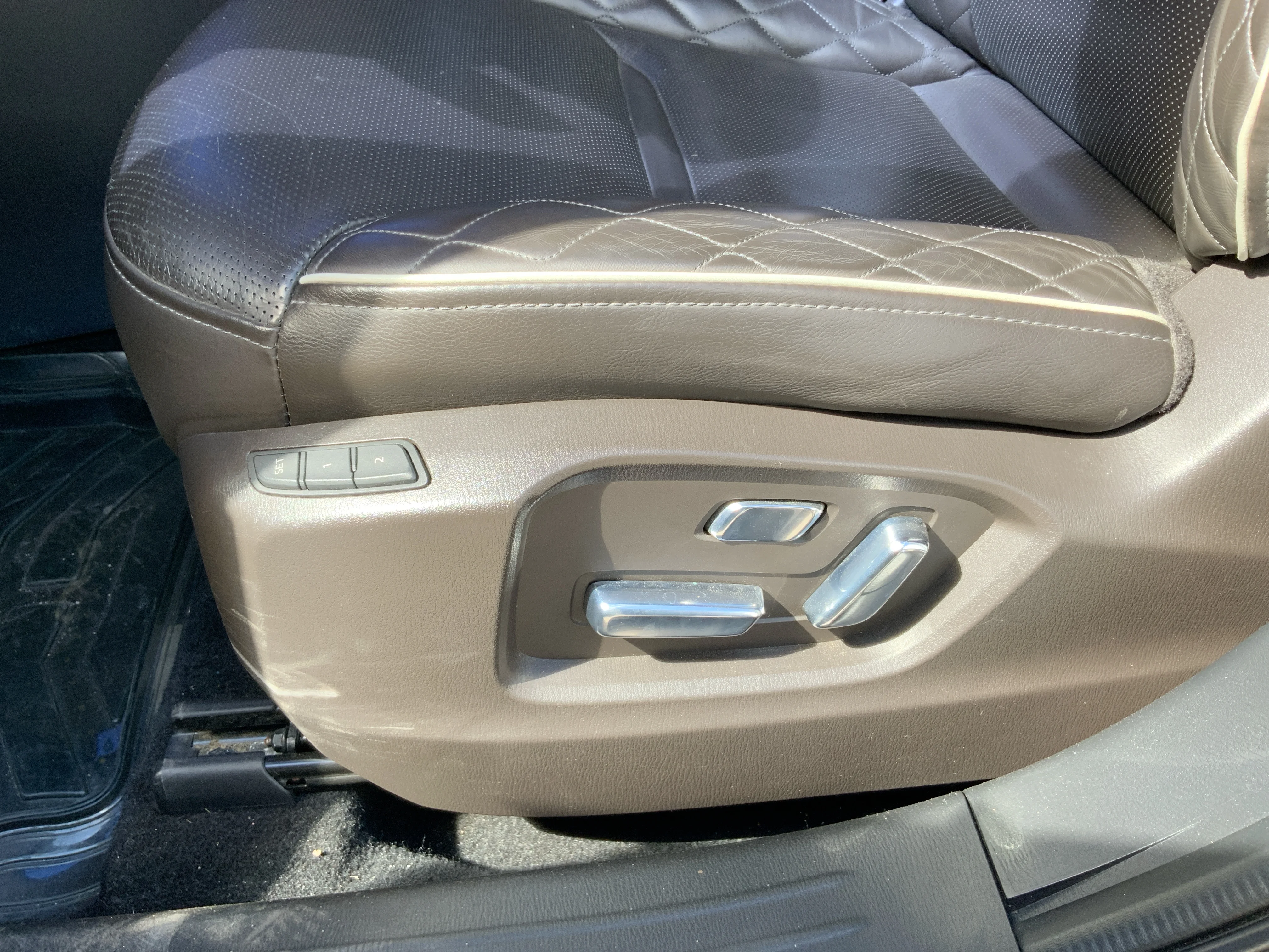 Interior 8