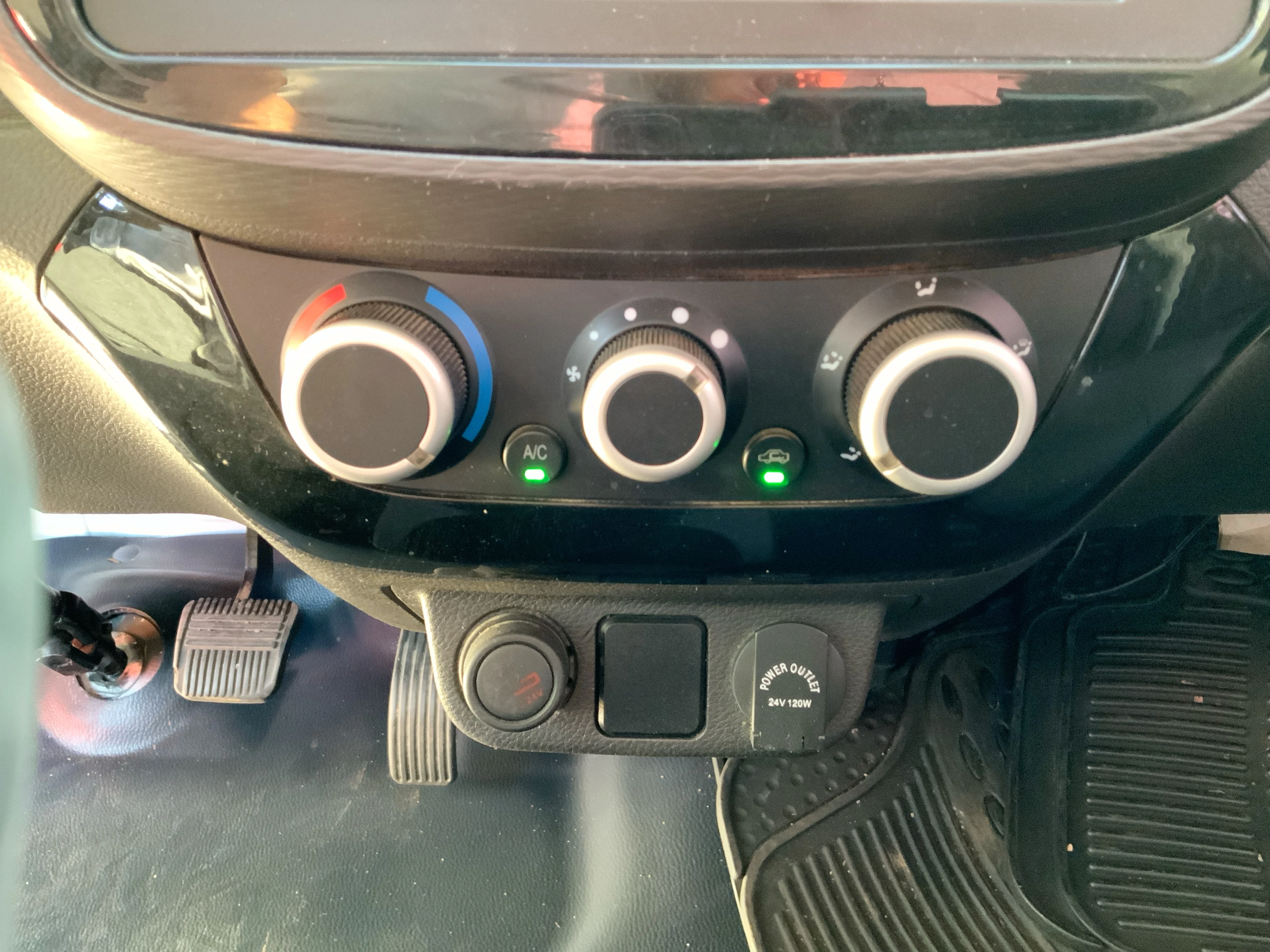 Interior 6